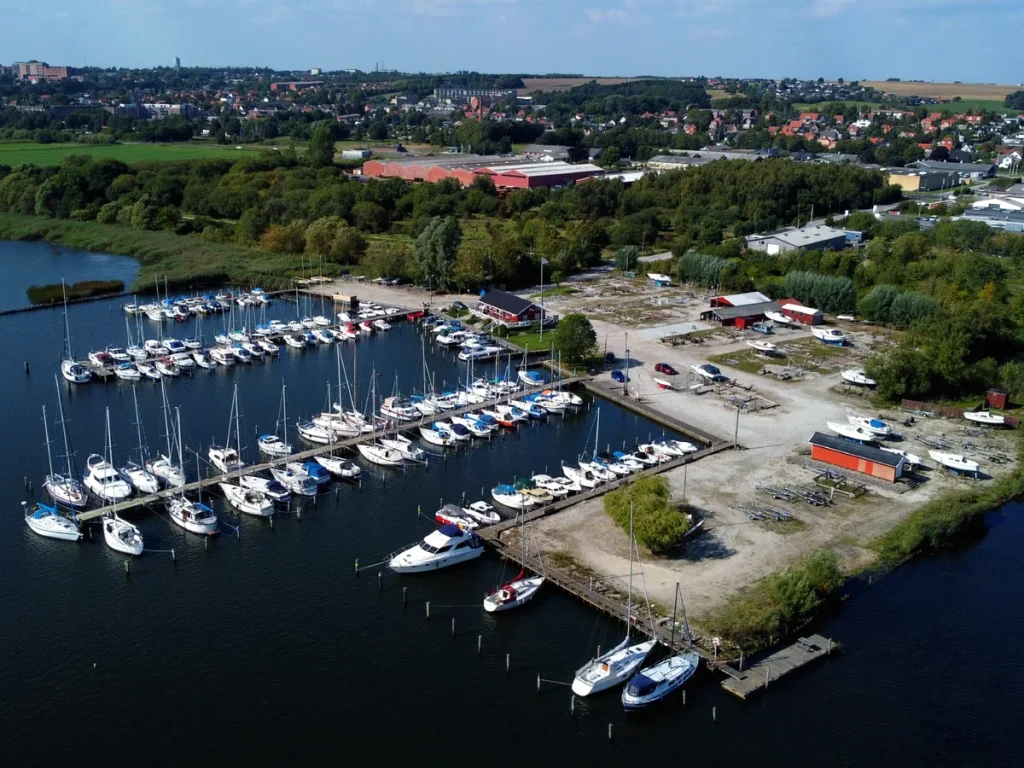 Dronningborg Baade-Laug set fra luften